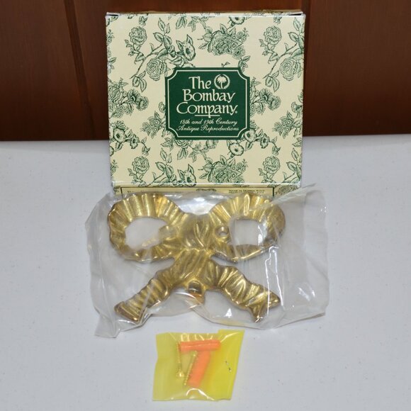 NOB Vintage Bombay Company Brass Bow Wall Hanger w/Screws 2171018 4.5 x 4" Hook - Picture 2 of 8